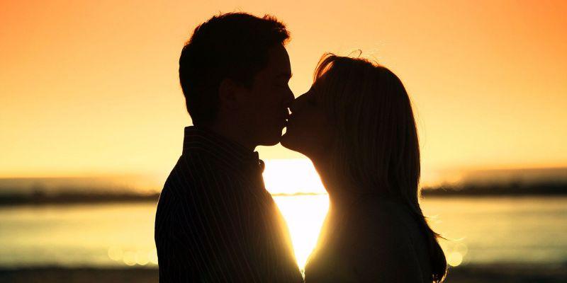 Nằm mơ hôn nhau, bạn nên đánh con gì?