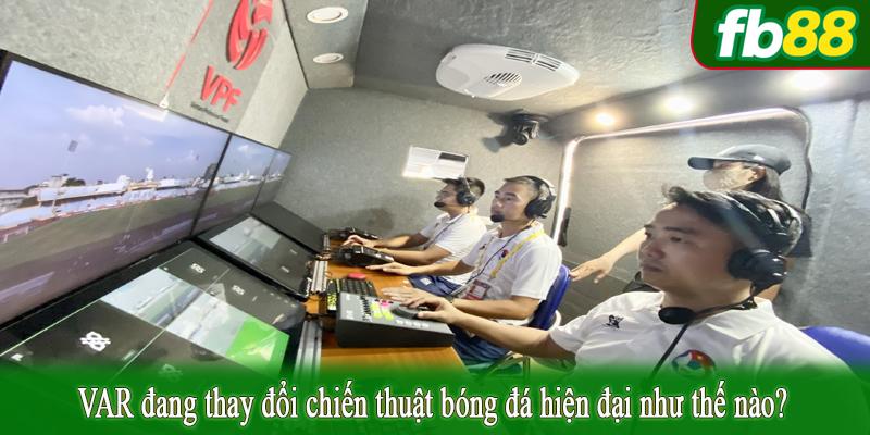VAR đang thay đổi chiến thuật bóng đá hiện đại như thế nào?